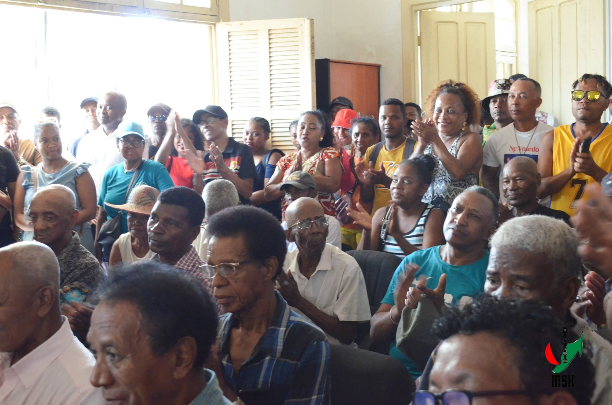 NIVIMBINA IZAY VOATSIRAMBIN' NY TANANY NY MINISTERAN' NY SERASERA SY NY KOLONTSAINA HANAMAIVANANA NY VESATRY NY RIVODOZA GEZANI