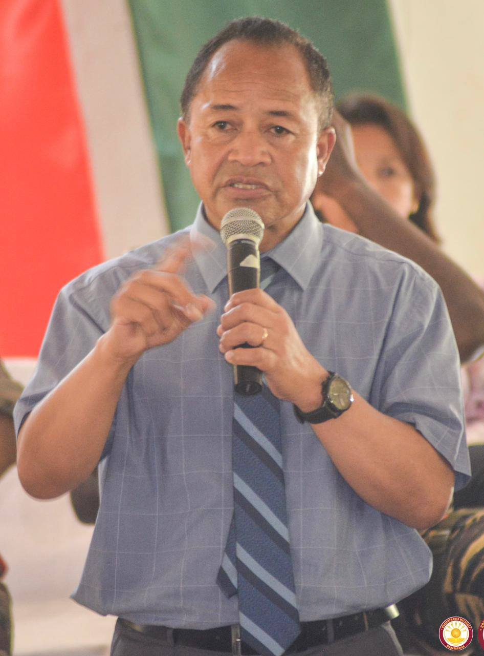 BASE TOLIARA VONONA HIFANOME TANANA NY RAY AMAN-DRENY SY NY MPANAO POLITIKA ATY AN-TOERANA HO AN' IO TETIKASA IO