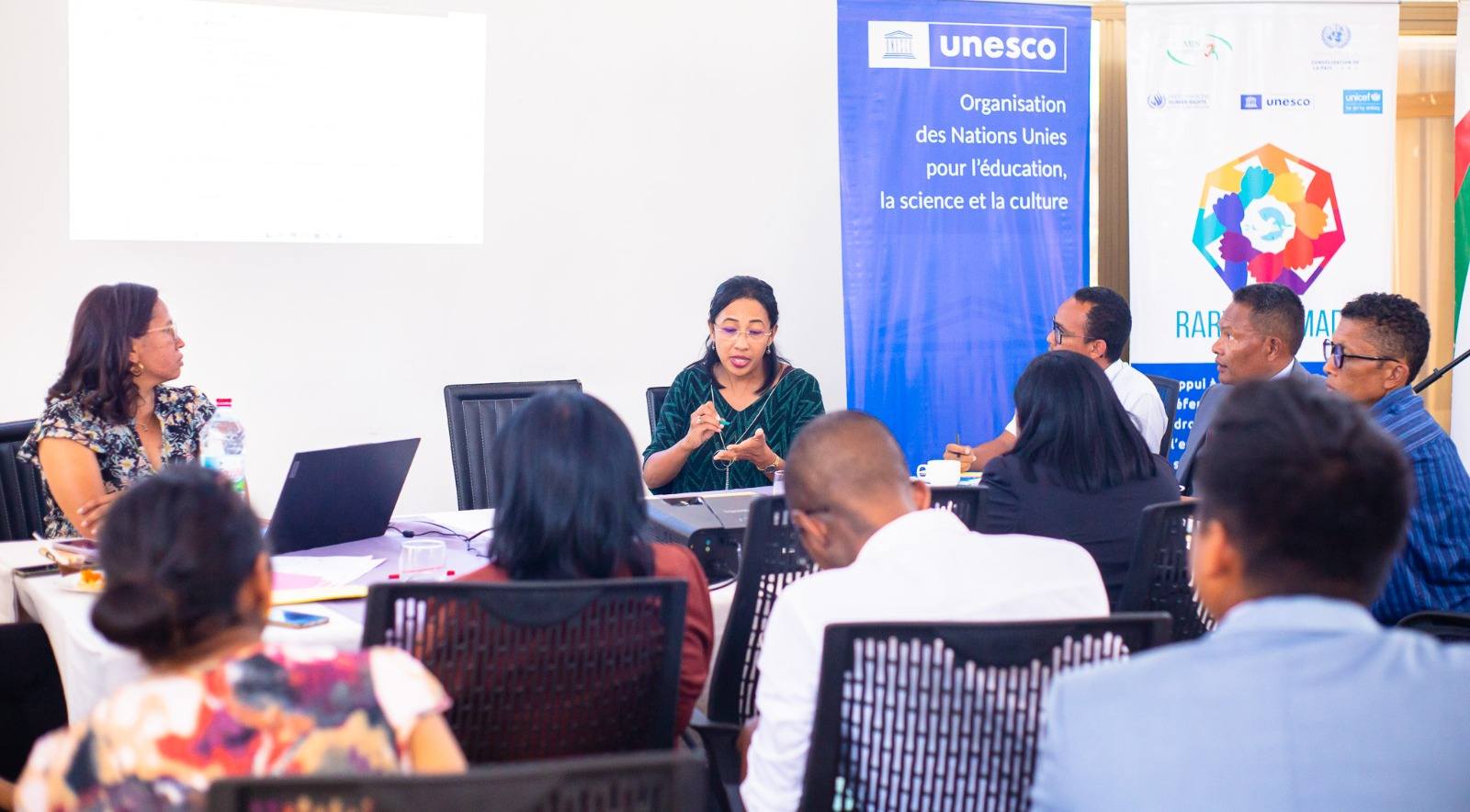 ATRIKASA FANOMBOHAN' NY TETIKASA MOMBA NY FAHALALAHANA MANEHO HEVITRA, IREO FITAOVAN-TSERASERA VAOVAO, FAMPIROBOROBOANA NY ORINASAN-TSERASERA MALALAKA, MAHALEOTENA SY MAROLOKO