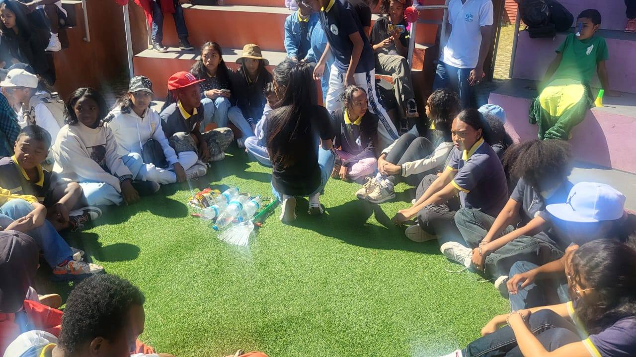 NOSY HO AMIN’NY HOAVY TSY MISY FANDOTOANA PLASTIKA