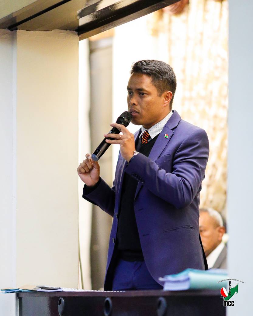 NANDRITRA NY ORA 10 TSY NIATO NO NITONDRAN'IREO MINISITRA TSIRAIORAY NIFANDIMBY NAMALY IREO FANONTANIANA AVY AMIN'IREY SOLOMBAVAMABAHOAKA