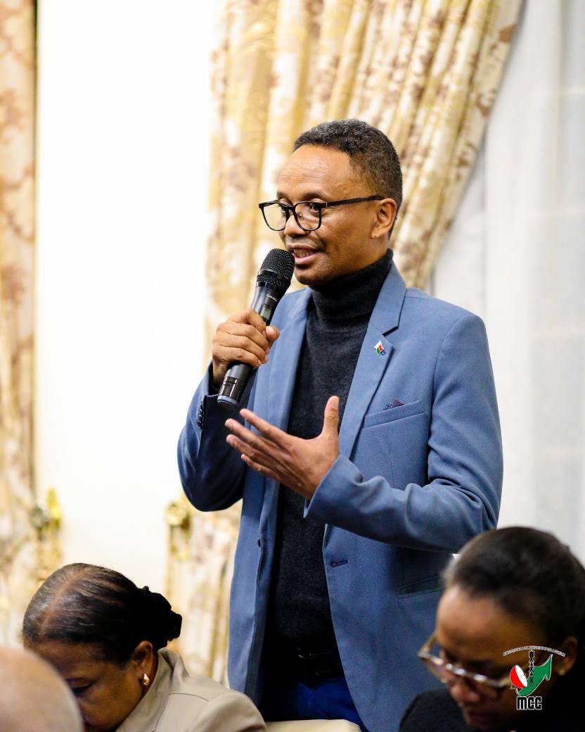 NANDRITRA NY ORA 10 TSY NIATO NO NITONDRAN'IREO MINISITRA TSIRAIORAY NIFANDIMBY NAMALY IREO FANONTANIANA AVY AMIN'IREY SOLOMBAVAMABAHOAKA