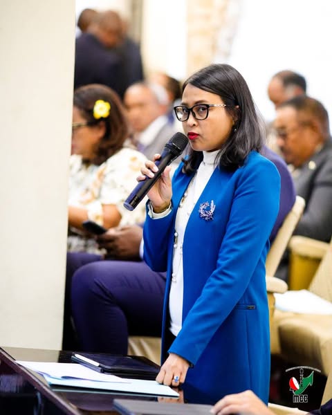 NANDRITRA NY ORA 10 TSY NIATO NO NITONDRAN'IREO MINISITRA TSIRAIORAY NIFANDIMBY NAMALY IREO FANONTANIANA AVY AMIN'IREY SOLOMBAVAMABAHOAKA