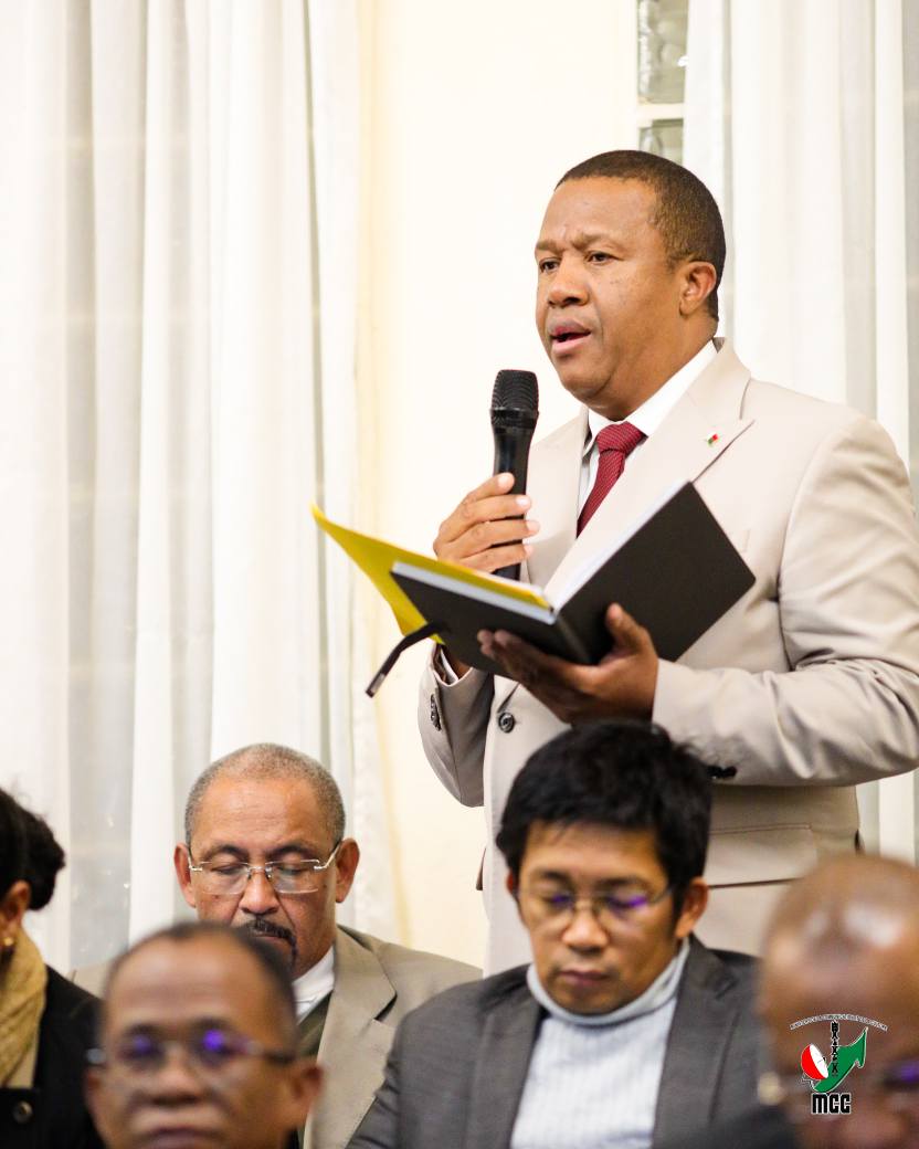 NANDRITRA NY ORA 10 TSY NIATO NO NITONDRAN'IREO MINISITRA TSIRAIORAY NIFANDIMBY NAMALY IREO FANONTANIANA AVY AMIN'IREY SOLOMBAVAMABAHOAKA