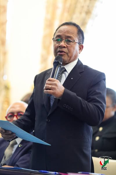 NANDRITRA NY ORA 10 TSY NIATO NO NITONDRAN'IREO MINISITRA TSIRAIORAY NIFANDIMBY NAMALY IREO FANONTANIANA AVY AMIN'IREY SOLOMBAVAMABAHOAKA