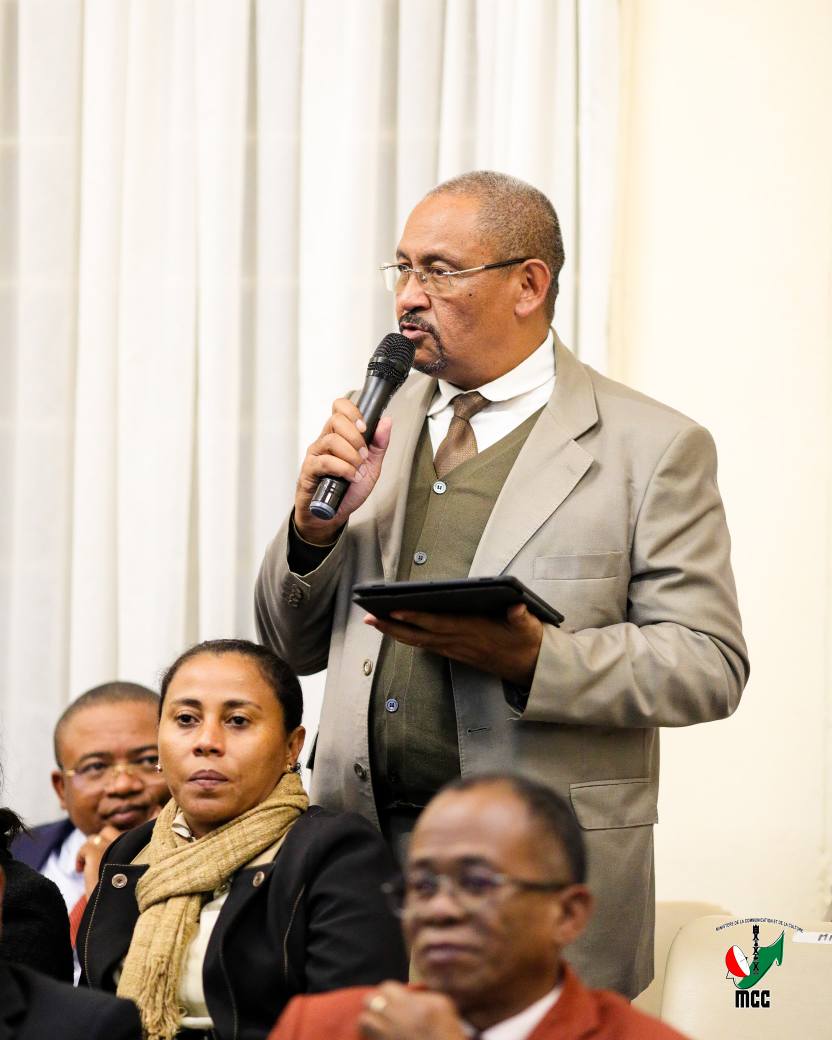 NANDRITRA NY ORA 10 TSY NIATO NO NITONDRAN'IREO MINISITRA TSIRAIORAY NIFANDIMBY NAMALY IREO FANONTANIANA AVY AMIN'IREY SOLOMBAVAMABAHOAKA