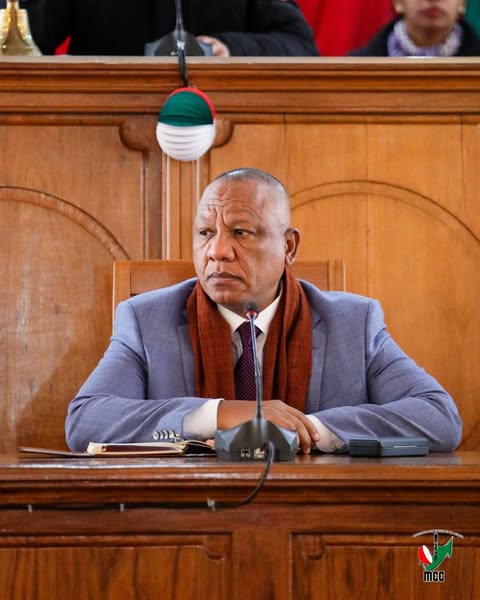 NY GOVERNEMANTA MALAGASY SY NY  ANTENIMIERANDOHOLONA