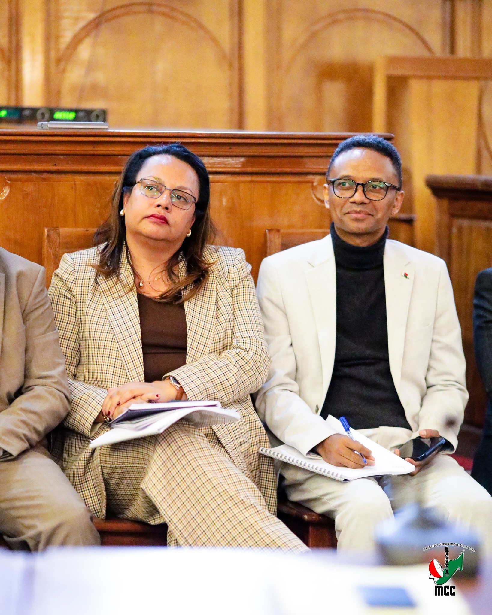 FIHAONANA ETO AMIN'NY LAPAN'ANOSY IFANATREHAN'NY LOHOLONA SY NY GOVERNEMANTA.