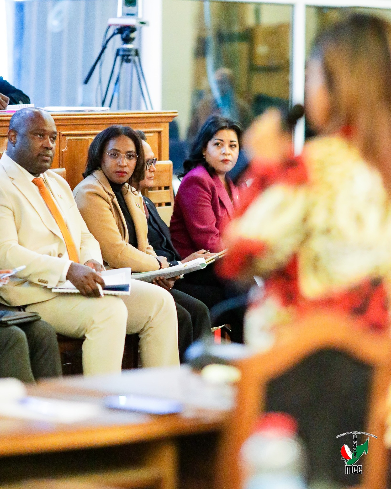 FIHAONANA ETO AMIN'NY LAPAN'ANOSY IFANATREHAN'NY LOHOLONA SY NY GOVERNEMANTA.