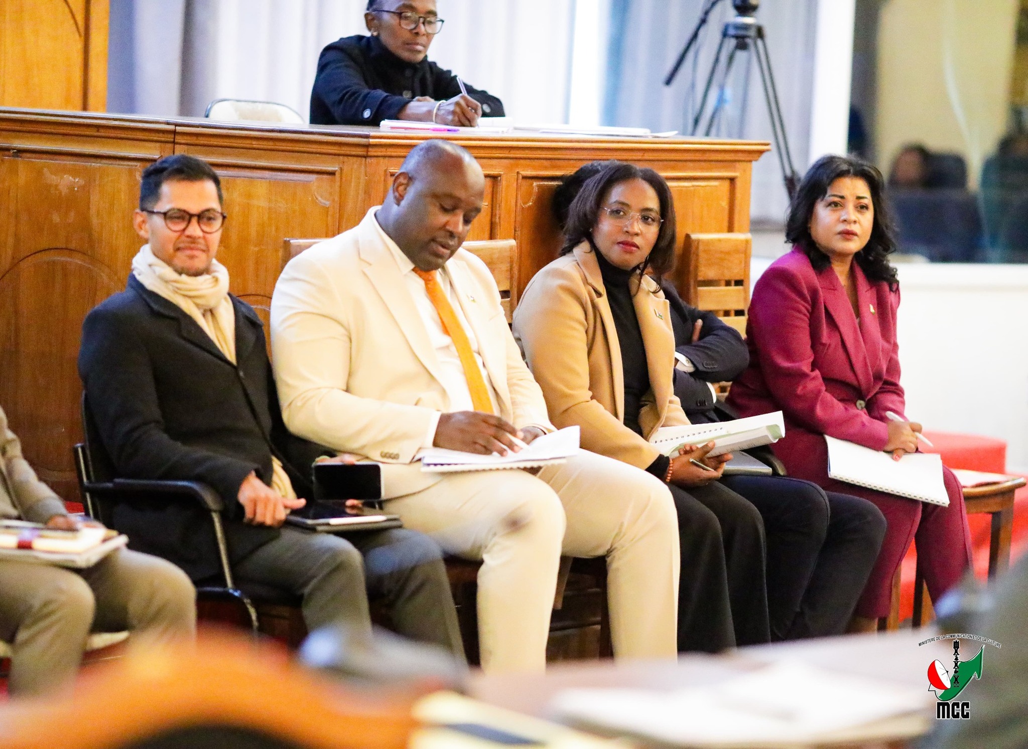 FIHAONANA ETO AMIN'NY LAPAN'ANOSY IFANATREHAN'NY LOHOLONA SY NY GOVERNEMANTA.