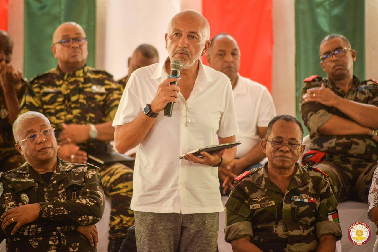 BASE TOLIARA VONONA HIFANOME TANANA NY RAY AMAN-DRENY SY NY MPANAO POLITIKA ATY AN-TOERANA HO AN' IO TETIKASA IO