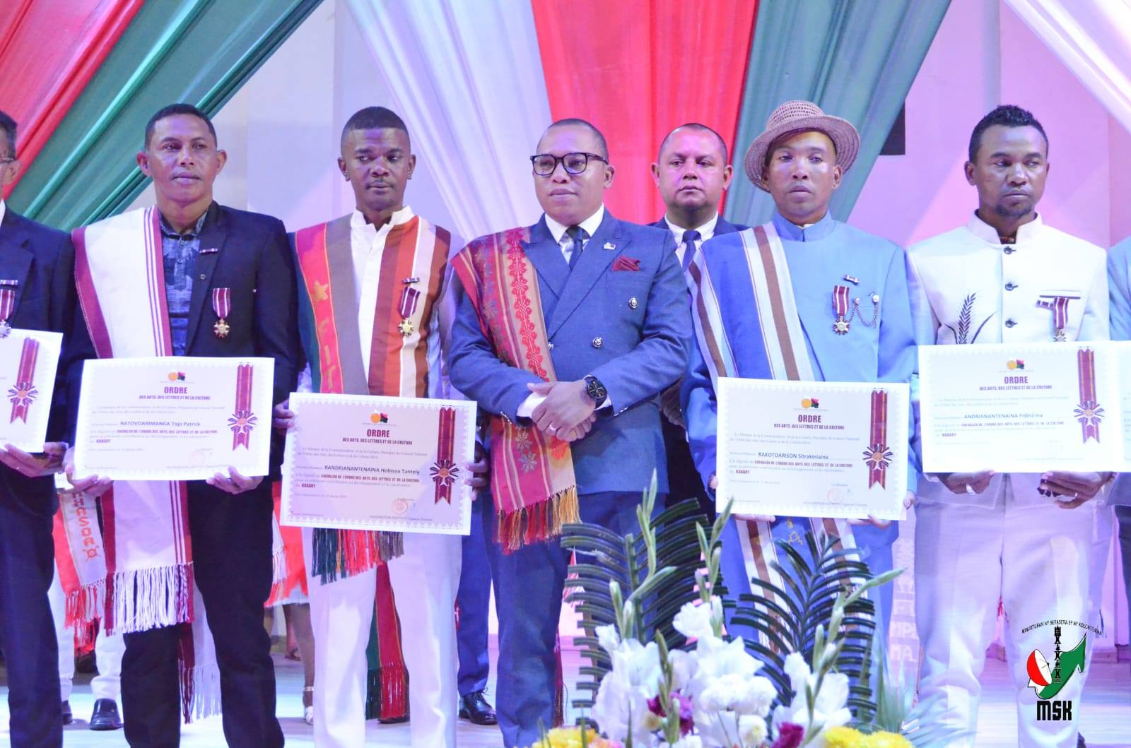 HANAO ADISISIKA HAHAZOAN' NY MPIKABARY MALAGASY MARI-PAHAIZANA ARA-PANJAKANA MISY TOMBOKASE MENA NY MINISITRA GASCAR FENOSOA