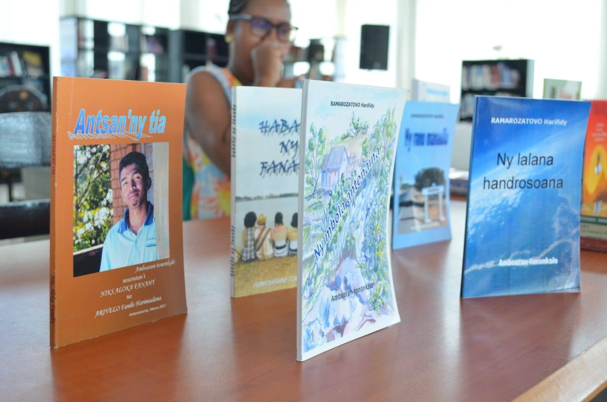 NAMPAHAFANTARIN' NY MINISTERAN' NY SERASERA SY NY KOLONTSAINA AN' IREO MPIANATRA NY ASA SY ANDRAIKITRY NY TRANOMBOKIM-PIRENENA