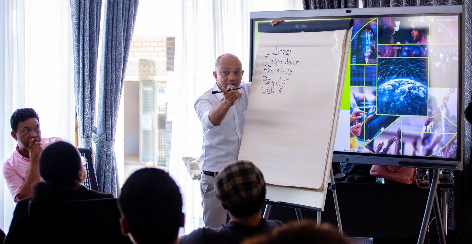 ATRIKASA FANOMBOHAN' NY TETIKASA MOMBA NY FAHALALAHANA MANEHO HEVITRA, IREO FITAOVAN-TSERASERA VAOVAO, FAMPIROBOROBOANA NY ORINASAN-TSERASERA MALALAKA, MAHALEOTENA SY MAROLOKO