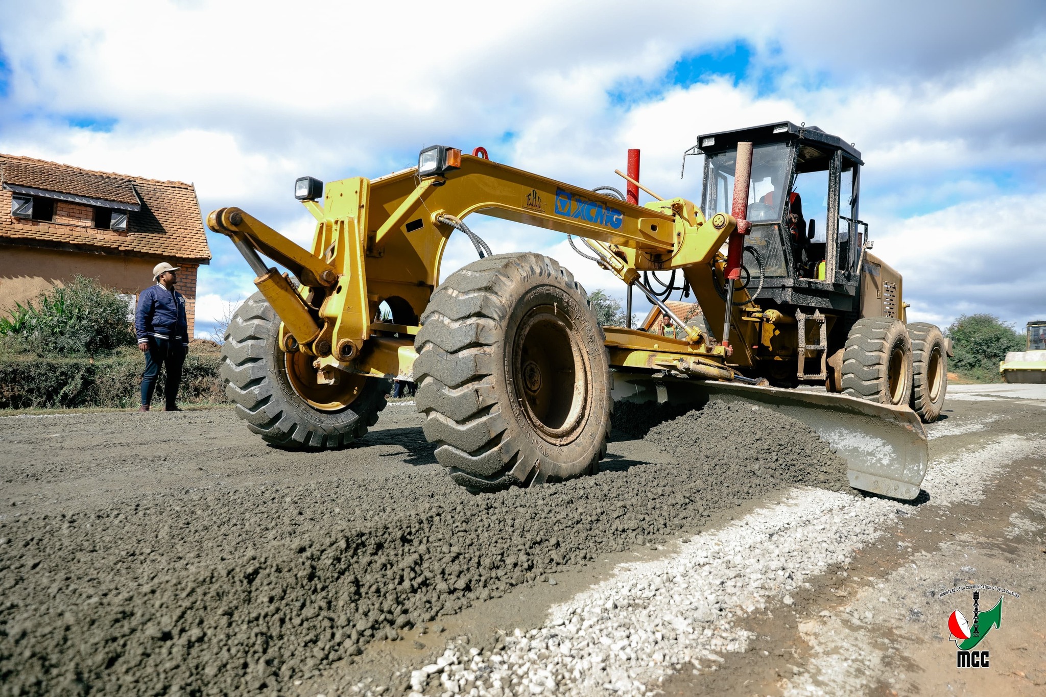 TSY MIANDRY ELA FA EFA MIZOTRA TANTERAKA NY ASA FANAMBOARANA NY LALAM-PIRENENA FAHA 7 , RN7
