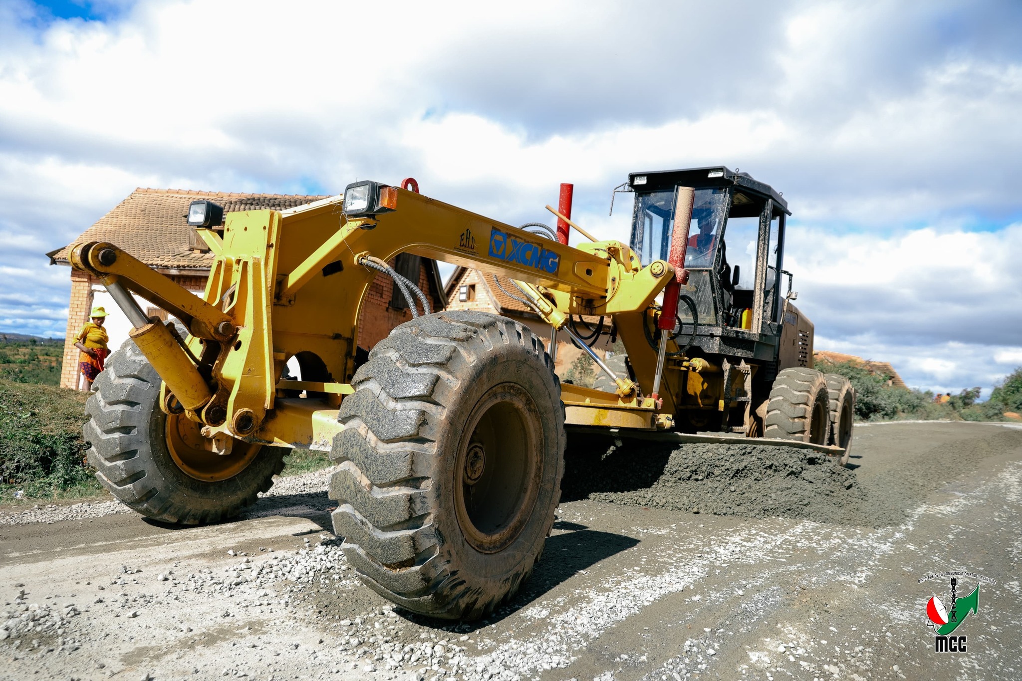 TSY MIANDRY ELA FA EFA MIZOTRA TANTERAKA NY ASA FANAMBOARANA NY LALAM-PIRENENA FAHA 7 , RN7