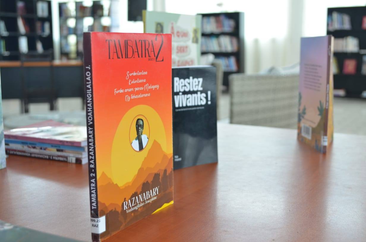 NAMPAHAFANTARIN' NY MINISTERAN' NY SERASERA SY NY KOLONTSAINA AN' IREO MPIANATRA NY ASA SY ANDRAIKITRY NY TRANOMBOKIM-PIRENENA