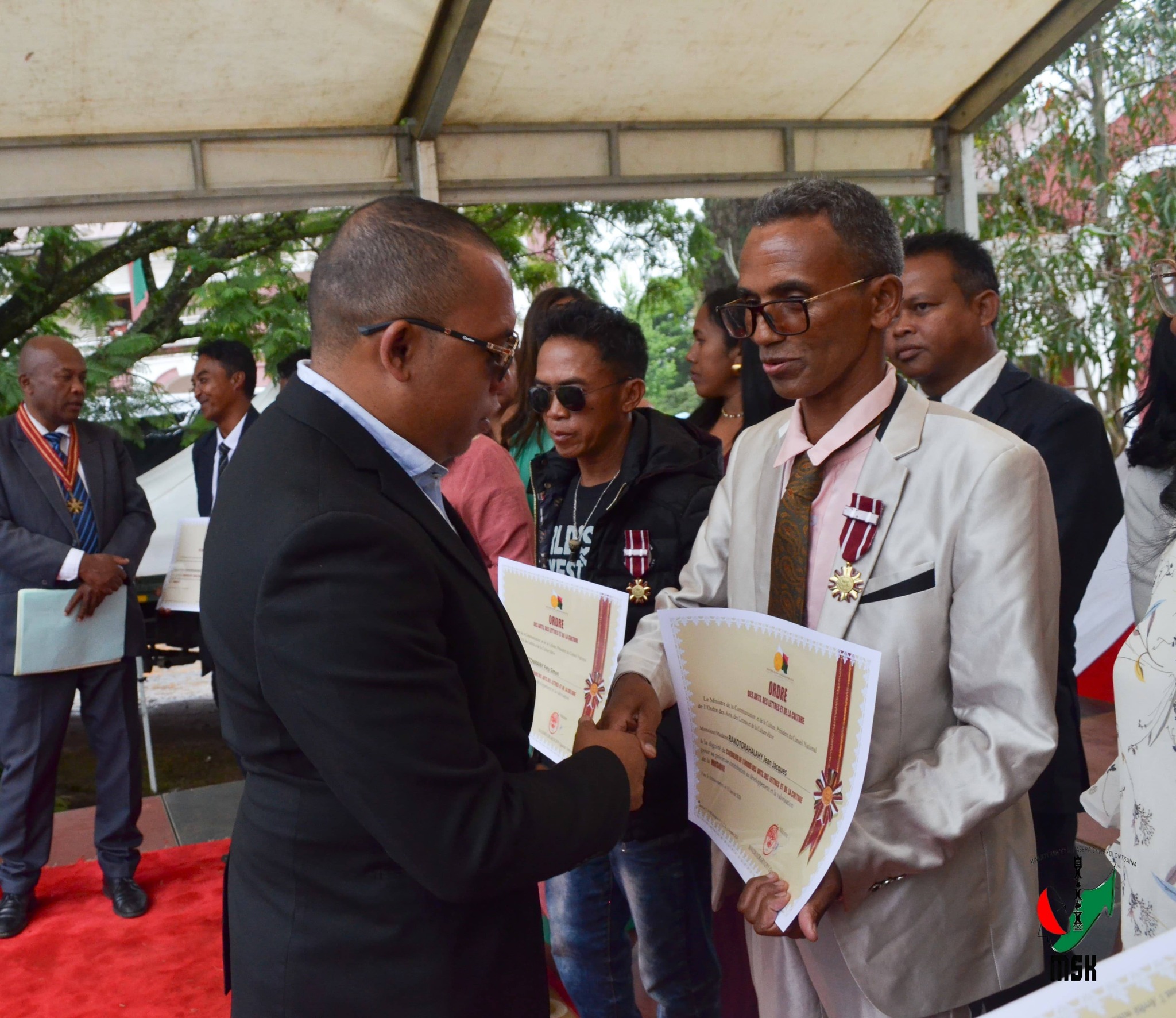 ENDRIKA HITA MASO FANKASITRAHANA NY EZAKA VITAN' NY MPISEHATRA ARA-KOLONTSAINA SADY FAMPIRISIHANA AMIN' NY TSARA KOKOA HATRANY NY MARI-BONINAHITRY NY KANTO