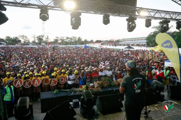 FESTIVAL SAKALEONA - NOSY VARIKA ANDRO FAHATELO.