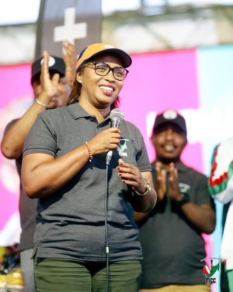 FESTIVAL SAKALEONA - NOSY VARIKA ANDRO FAHATELO.