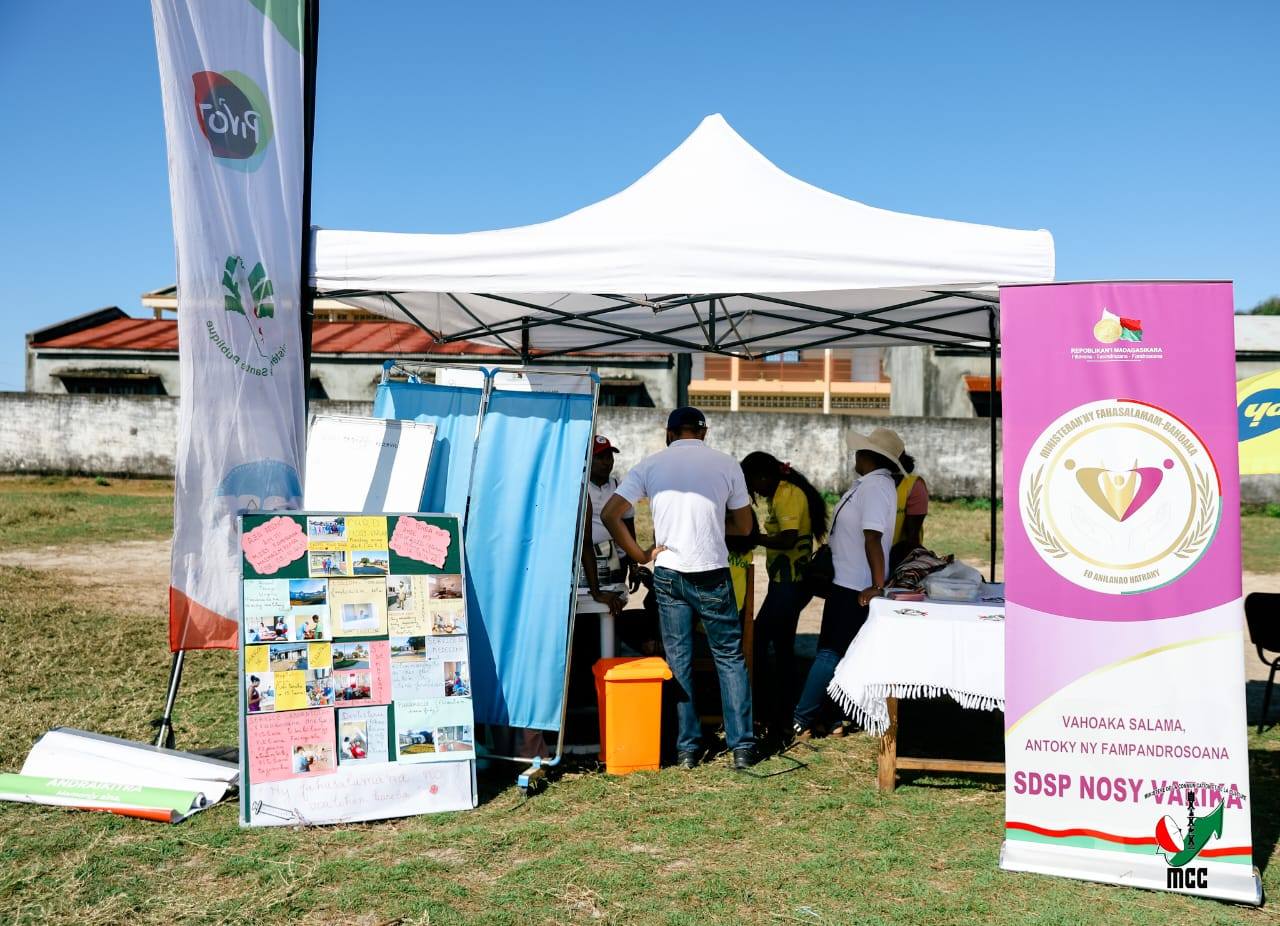 FESTIVAL SAKALEONA - NOSY VARIKA Andro fahatelo.