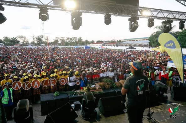 FESTIVAL SAKALEONA - NOSY VARIKA ANDRO FAHATELO.