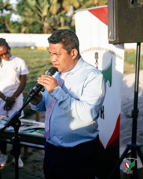 FESTIVAL SAKALEONA - NOSY VARIKA Andro fahatelo.