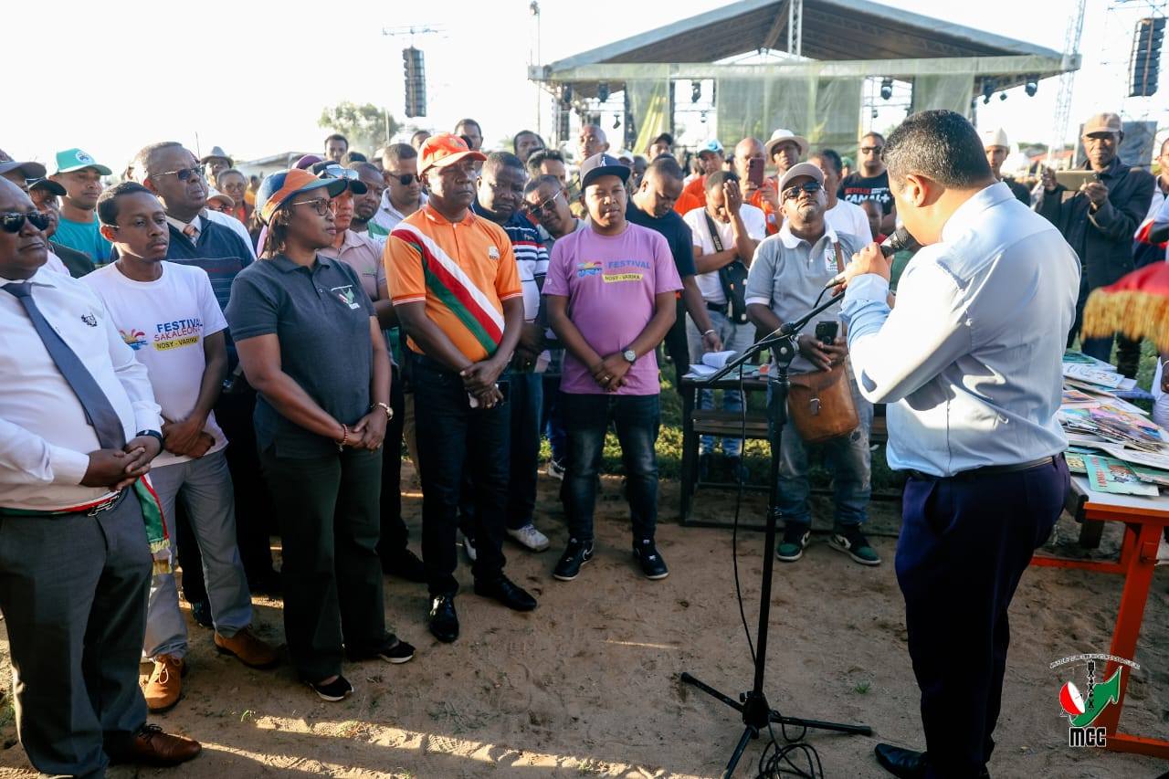 FESTIVAL SAKALEONA - NOSY VARIKA Andro fahatelo.