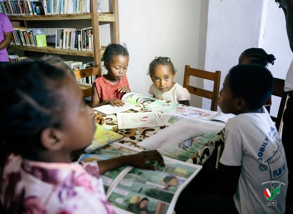 FESTIVAL SAKALEONA - NOSY VARIKA Andro fahatelo.