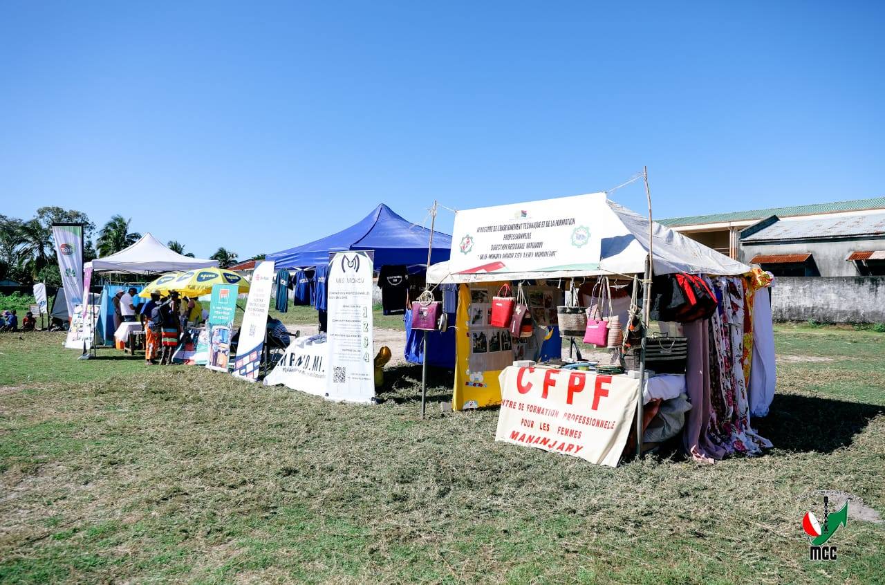FESTIVAL SAKALEONA - NOSY VARIKA Andro fahatelo.