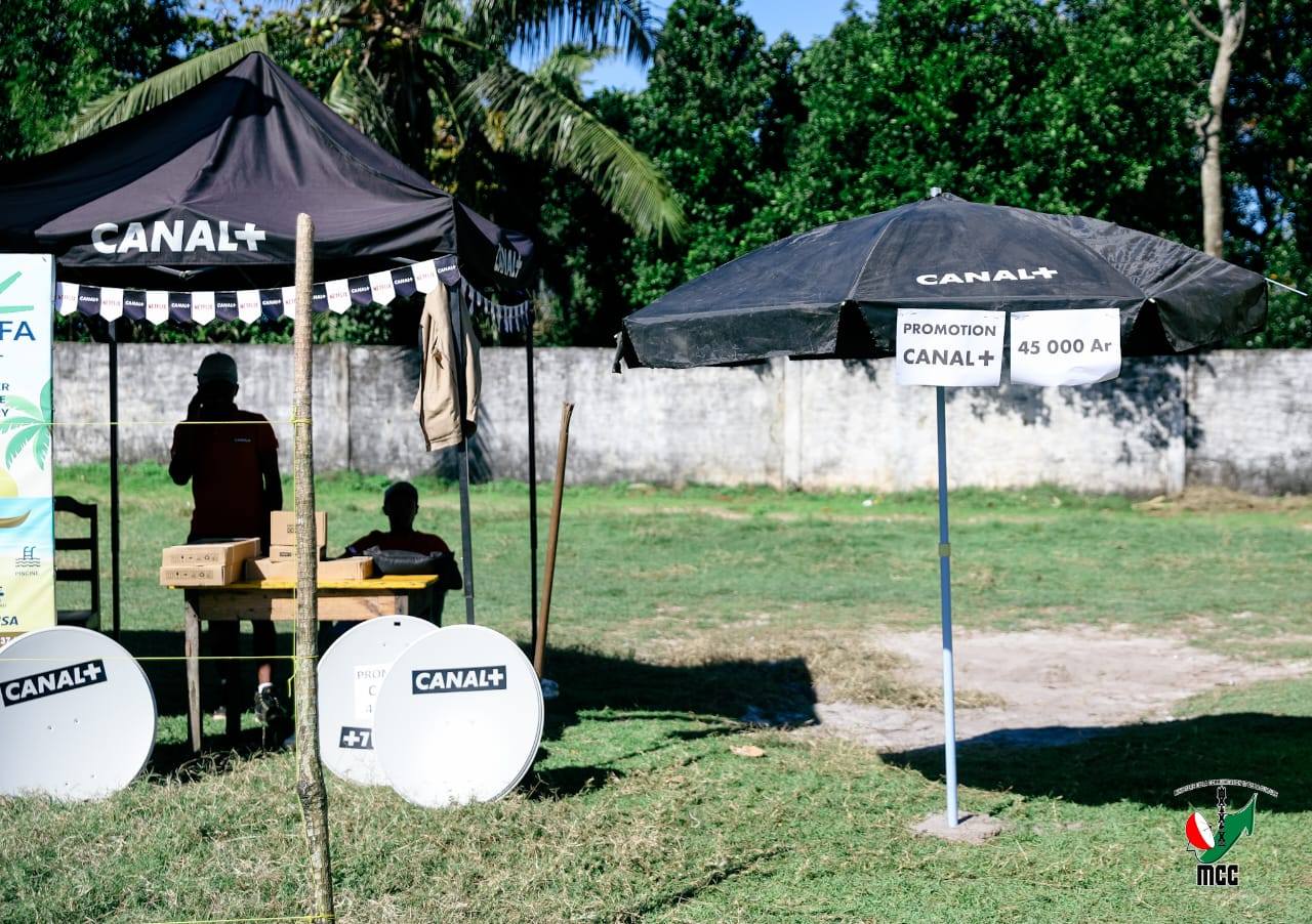 FESTIVAL SAKALEONA - NOSY VARIKA Andro fahatelo.