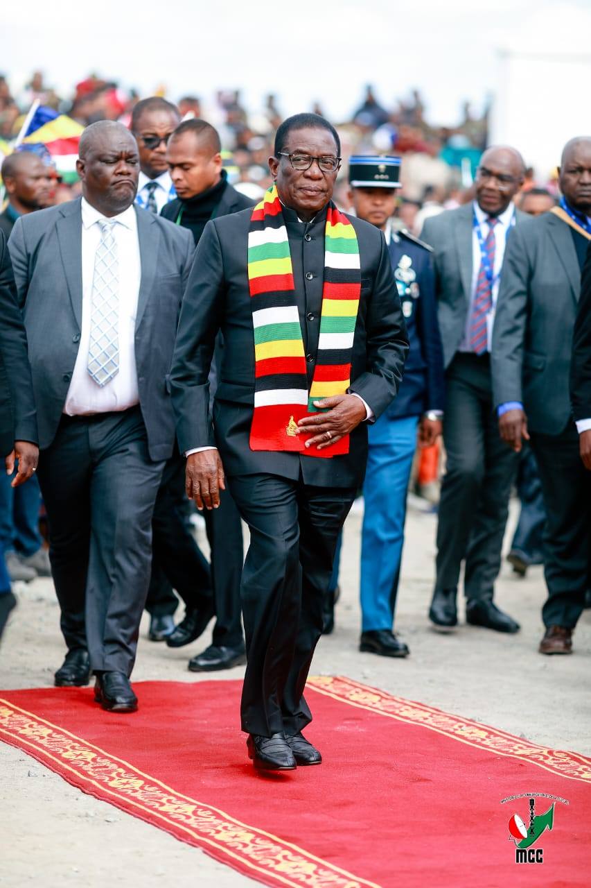 NISOKATRA AMIN'NY FOMBA OFISIALY ANDROANY NY AMPAHAN'NY LALAMBE , MANOMBOKA EO AMIN'NY PK0 AMBODIFASINA HATRANY AMBOHIMANGA ROVA.