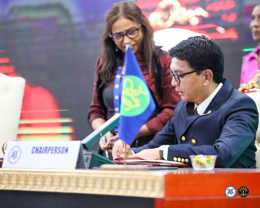 𝐕𝐀𝐑𝐈𝐎𝐔𝐒 𝐒𝐀𝐃𝐂 𝐌𝐄𝐌𝐁𝐄𝐑 𝐒𝐓𝐀𝐓𝐄𝐒 𝐒𝐈𝐆𝐍 𝐋𝐄𝐆𝐀𝐋 𝐈𝐍𝐒𝐓𝐑𝐔𝐌𝐄𝐍𝐓𝐒 𝐀𝐓 𝐒𝐔𝐌𝐌𝐈𝐓 𝐈𝐍 𝐀𝐍𝐓𝐀𝐍𝐀𝐍𝐀𝐑𝐈𝐕𝐎