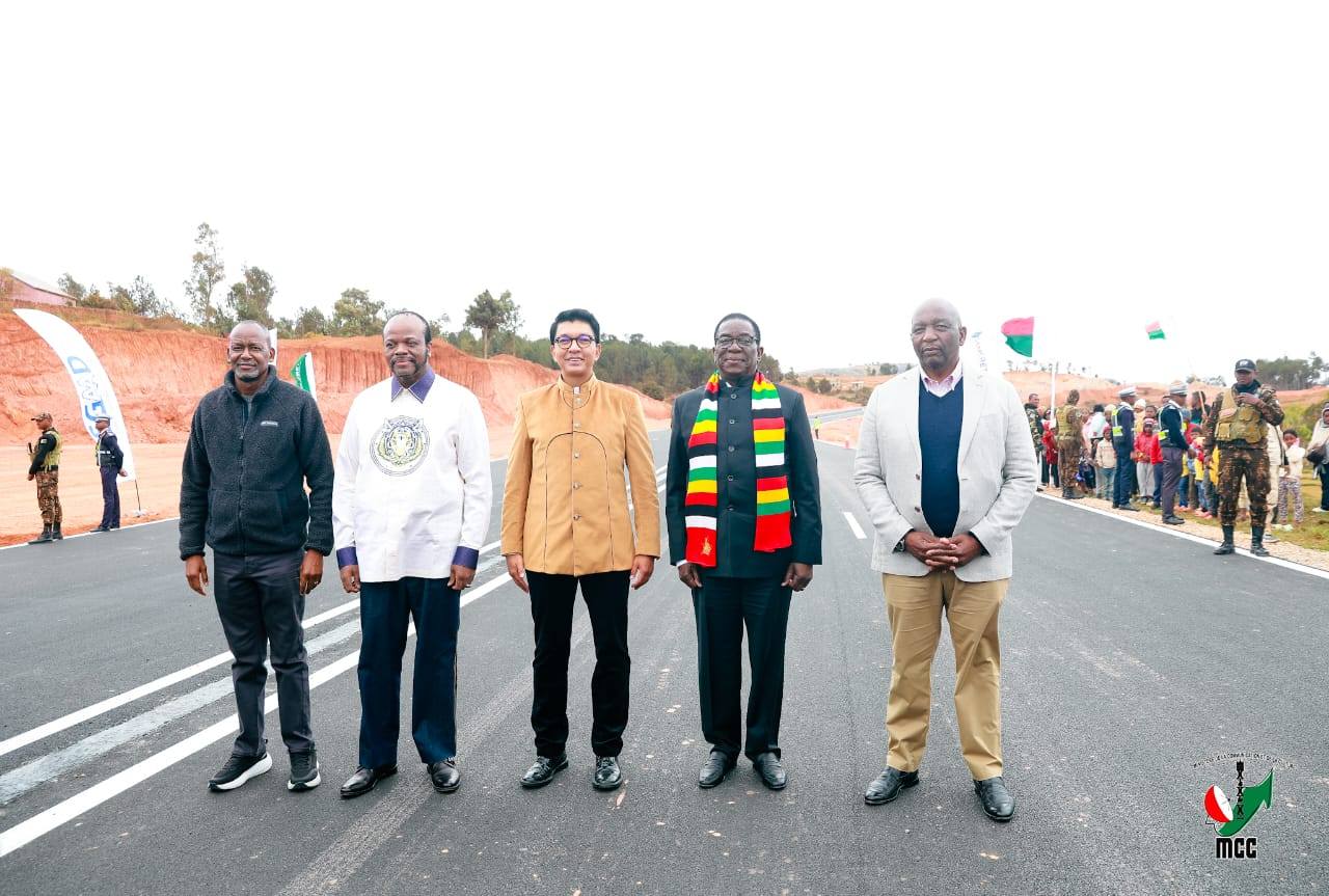 NISOKATRA AMIN'NY FOMBA OFISIALY ANDROANY NY AMPAHAN'NY LALAMBE , MANOMBOKA EO AMIN'NY PK0 AMBODIFASINA HATRANY AMBOHIMANGA ROVA.