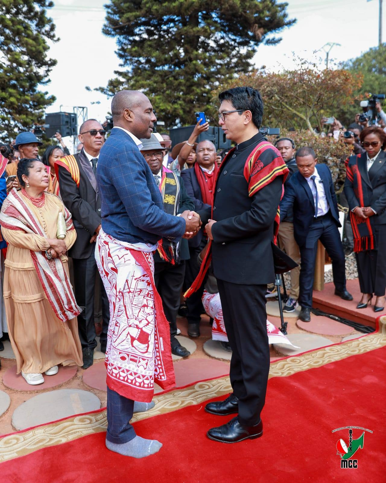 "TSAROANTSIK MANOKANA AMIN’ITY ANDRO ITY , NY AMPANJAKA TOERA SY IREOMPITARITAFIKA ROALAHY NIARA-LAVO TAMINY.