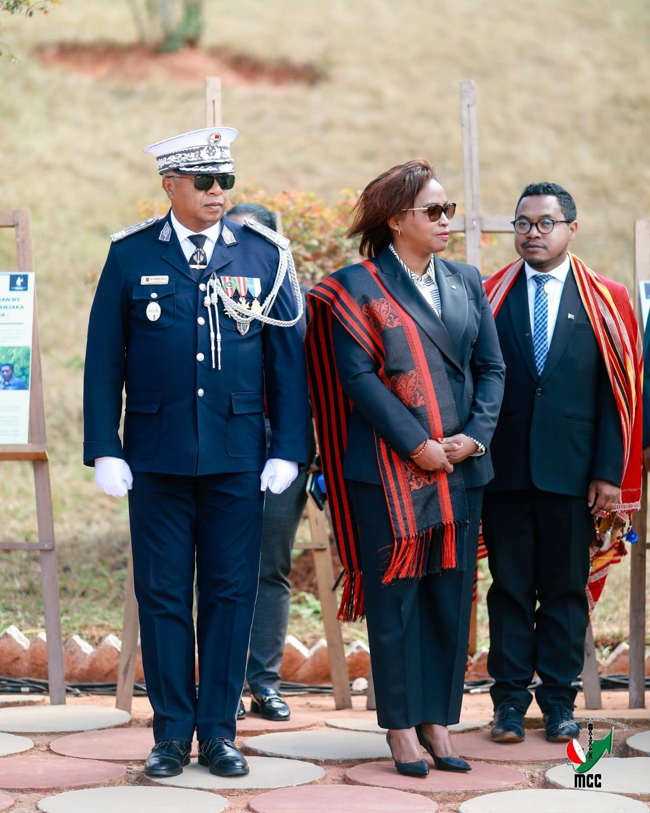 "TSAROANTSIK MANOKANA AMIN’ITY ANDRO ITY , NY AMPANJAKA TOERA SY IREOMPITARITAFIKA ROALAHY NIARA-LAVO TAMINY.