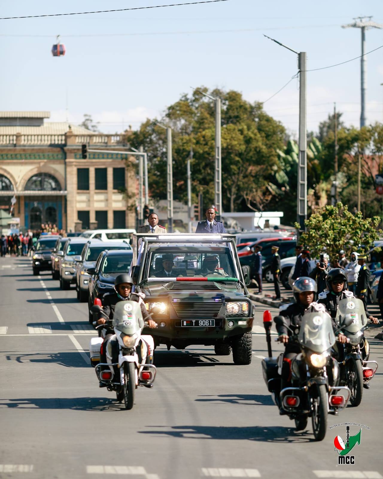 "TSAROANTSIK MANOKANA AMIN’ITY ANDRO ITY , NY AMPANJAKA TOERA SY IREOMPITARITAFIKA ROALAHY NIARA-LAVO TAMINY.