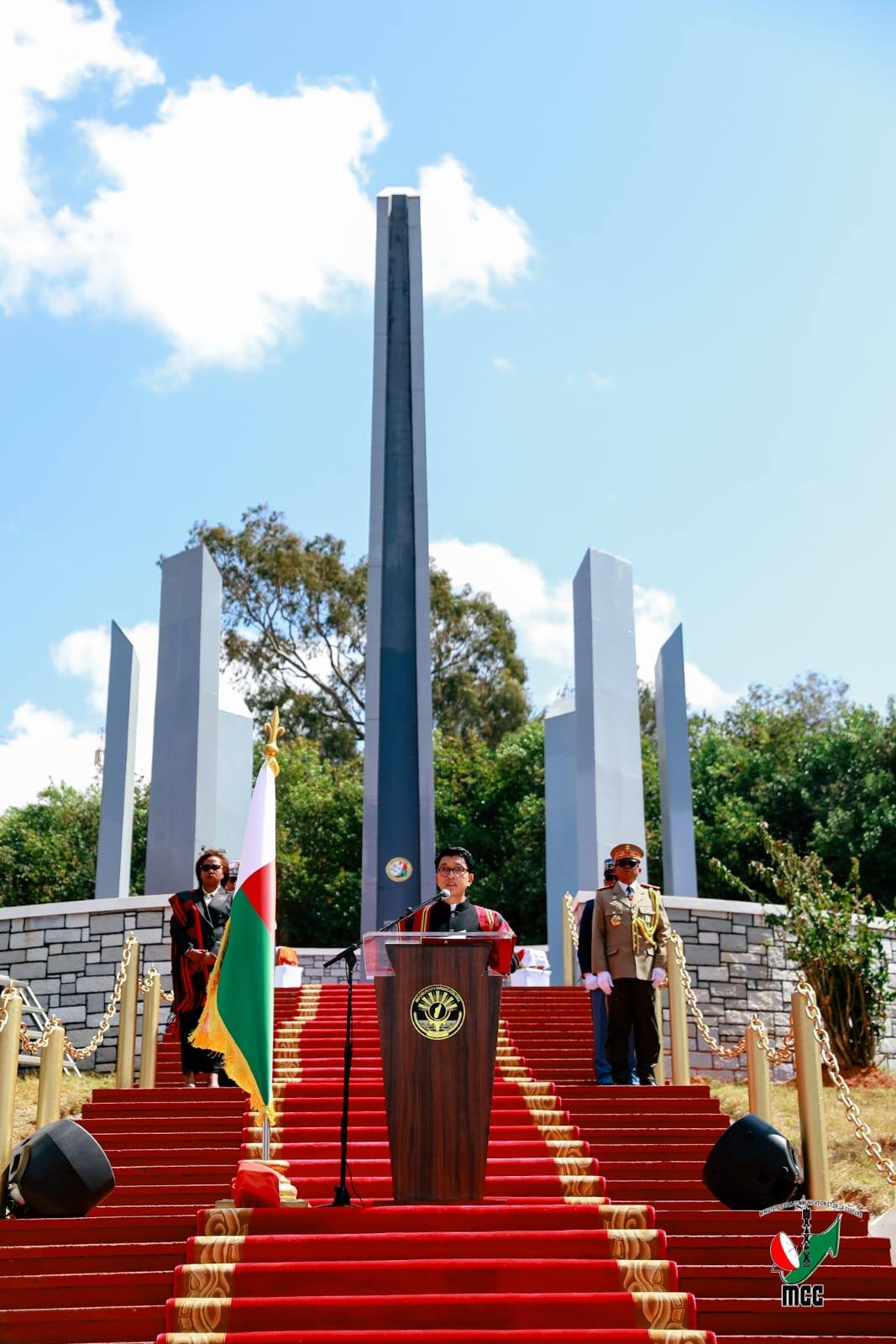 "TSAROANTSIK MANOKANA AMIN’ITY ANDRO ITY , NY AMPANJAKA TOERA SY IREOMPITARITAFIKA ROALAHY NIARA-LAVO TAMINY.