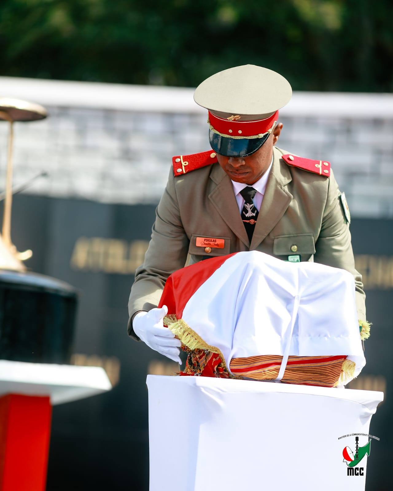 "TSAROANTSIK MANOKANA AMIN’ITY ANDRO ITY , NY AMPANJAKA TOERA SY IREOMPITARITAFIKA ROALAHY NIARA-LAVO TAMINY.