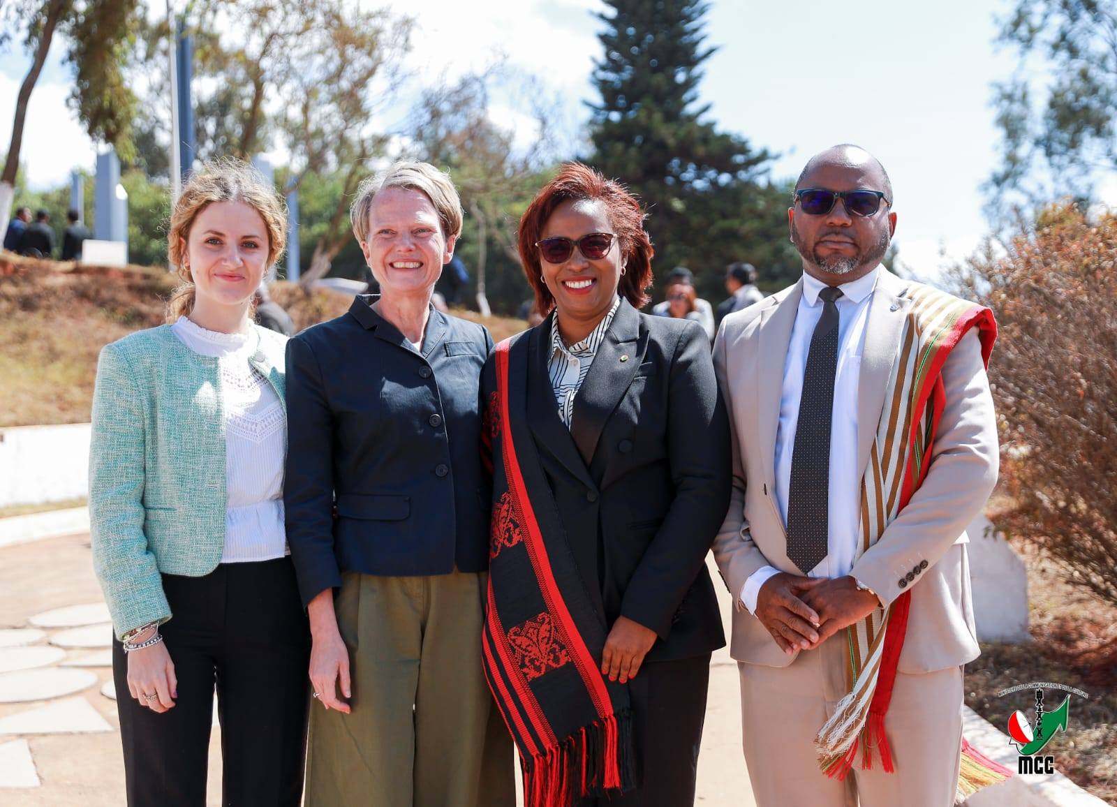 "TSAROANTSIK MANOKANA AMIN’ITY ANDRO ITY , NY AMPANJAKA TOERA SY IREOMPITARITAFIKA ROALAHY NIARA-LAVO TAMINY.
