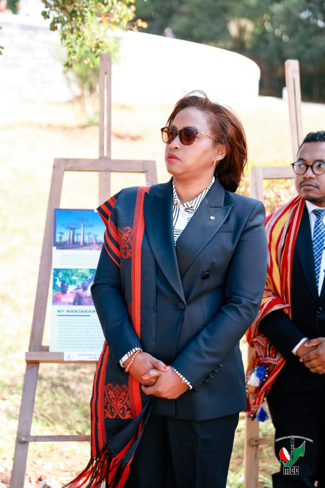 "TSAROANTSIK MANOKANA AMIN’ITY ANDRO ITY , NY AMPANJAKA TOERA SY IREOMPITARITAFIKA ROALAHY NIARA-LAVO TAMINY.