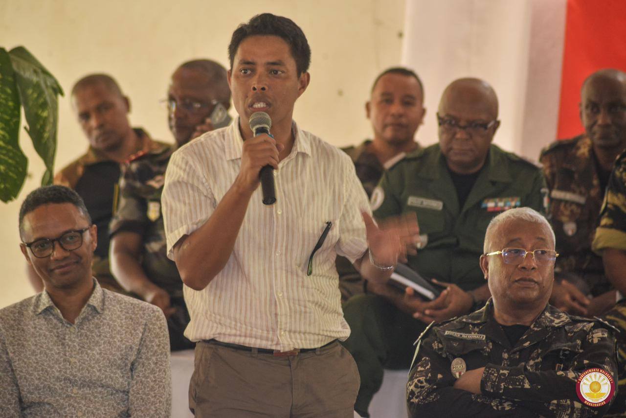 BASE TOLIARA VONONA HIFANOME TANANA NY RAY AMAN-DRENY SY NY MPANAO POLITIKA ATY AN-TOERANA HO AN' IO TETIKASA IO