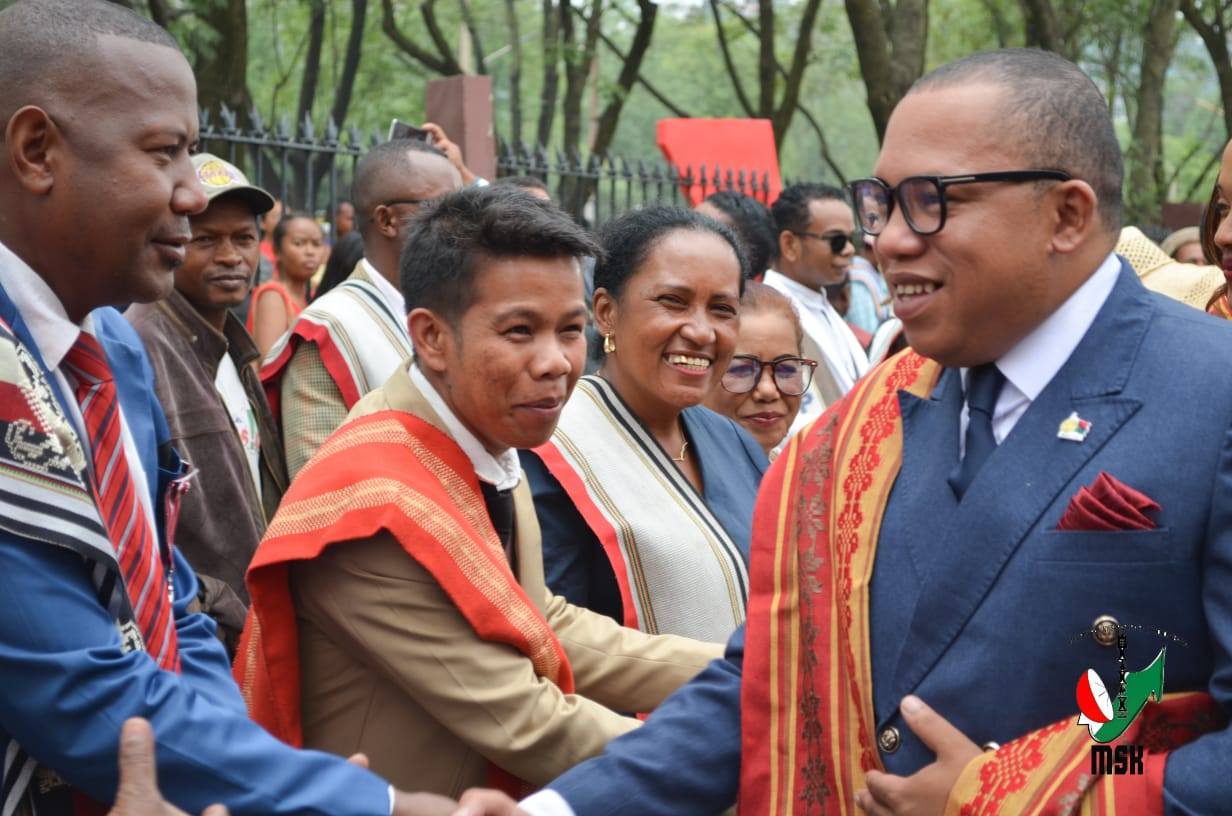 HANAO ADISISIKA HAHAZOAN' NY MPIKABARY MALAGASY MARI-PAHAIZANA ARA-PANJAKANA MISY TOMBOKASE MENA NY MINISITRA GASCAR FENOSOA