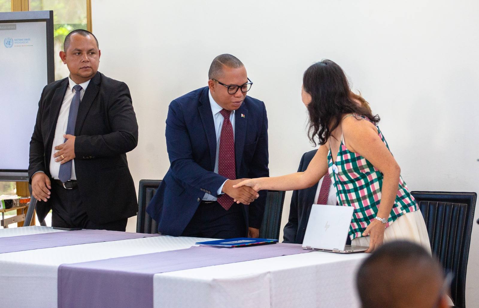 ATRIKASA FANOMBOHAN' NY TETIKASA MOMBA NY FAHALALAHANA MANEHO HEVITRA, IREO FITAOVAN-TSERASERA VAOVAO, FAMPIROBOROBOANA NY ORINASAN-TSERASERA MALALAKA, MAHALEOTENA SY MAROLOKO