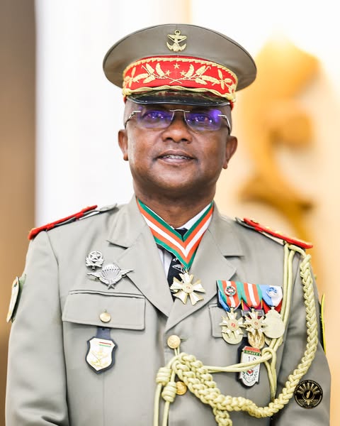 FANENDRENA MPIKAMBANA EO ANIVON'NY GOVERNEMANTA VAOVAO