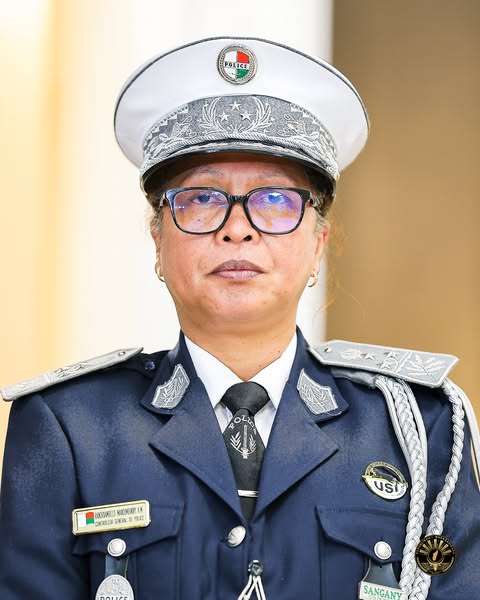 FANENDRENA MPIKAMBANA EO ANIVON'NY GOVERNEMANTA VAOVAO