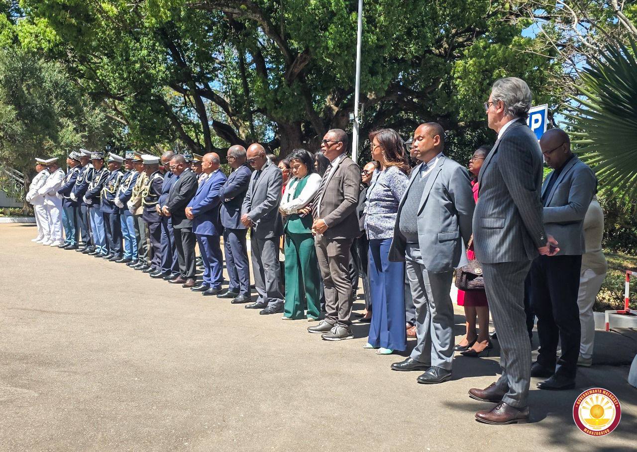 MAHAZOARIVO : FAMINDRAM-PAHEFANA TEO AMIN’NY PRAIMINISITRA TEO ALOHA SY NY PRAIMINISITRA VAOVAO