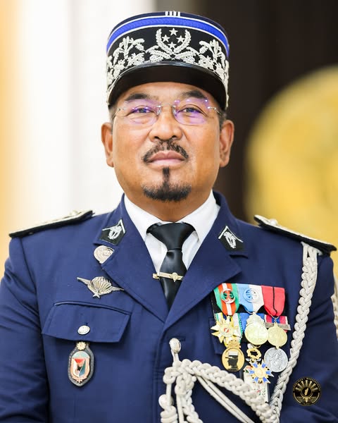 FANENDRENA MPIKAMBANA EO ANIVON'NY GOVERNEMANTA VAOVAO