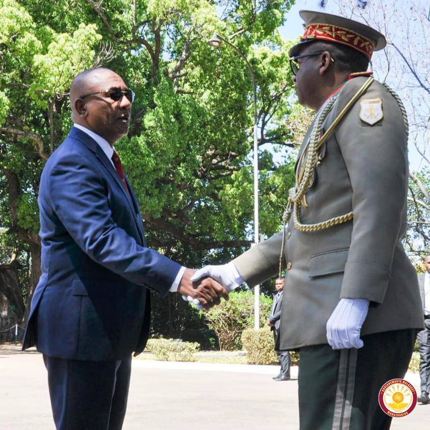 MAHAZOARIVO : FAMINDRAM-PAHEFANA TEO AMIN’NY PRAIMINISITRA TEO ALOHA SY NY PRAIMINISITRA VAOVAO