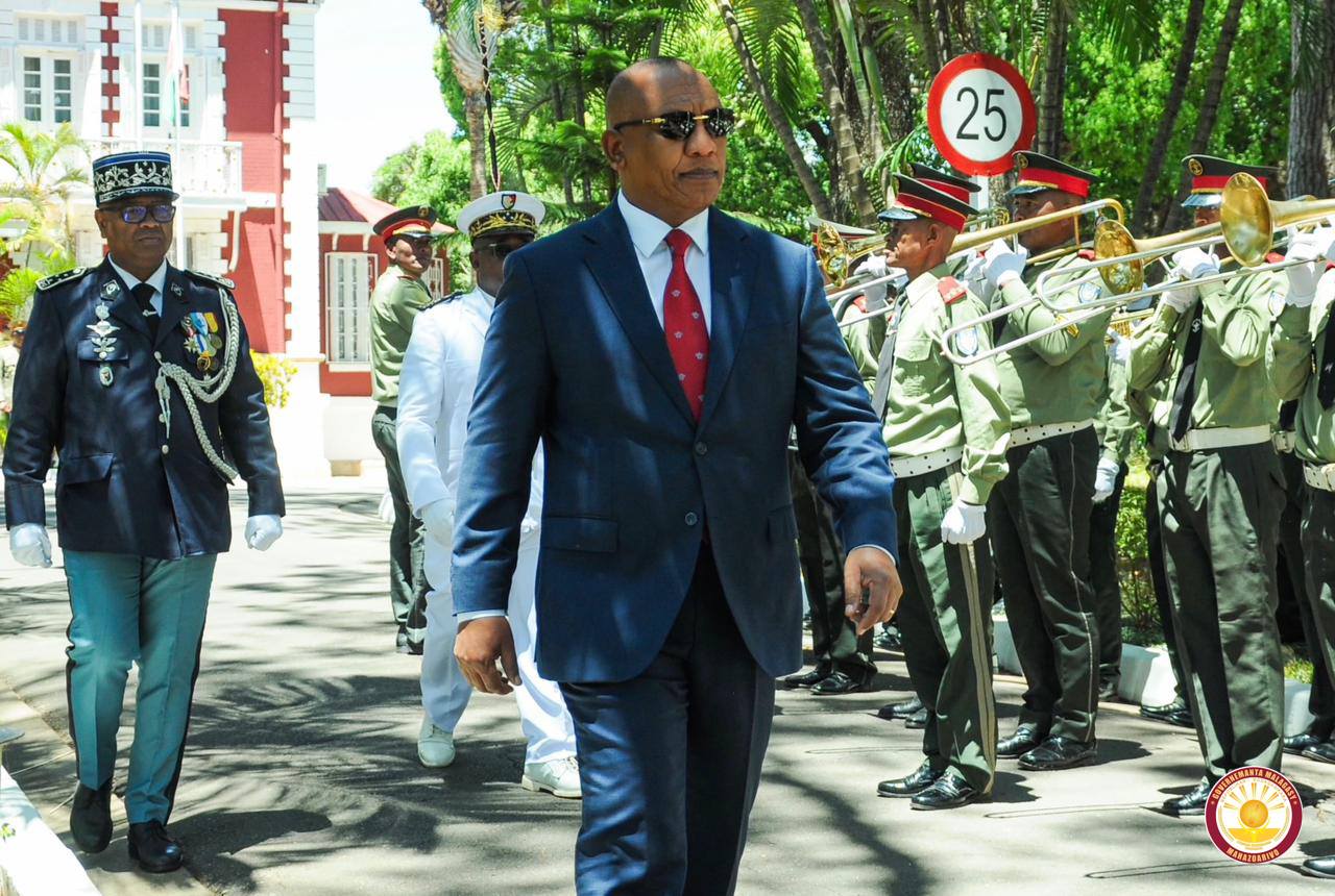 MAHAZOARIVO : FAMINDRAM-PAHEFANA TEO AMIN’NY PRAIMINISITRA TEO ALOHA SY NY PRAIMINISITRA VAOVAO